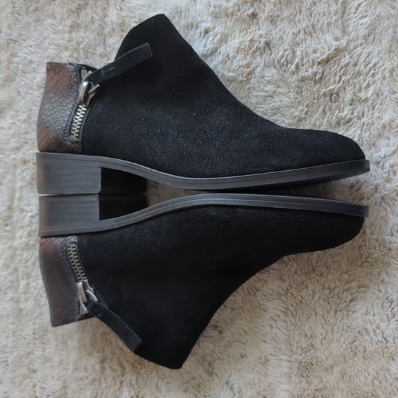 Very Volatile Womens Black Suede Leather Zip Up Ankle Booties Boots Size 8.5 - Picture 6 of 8